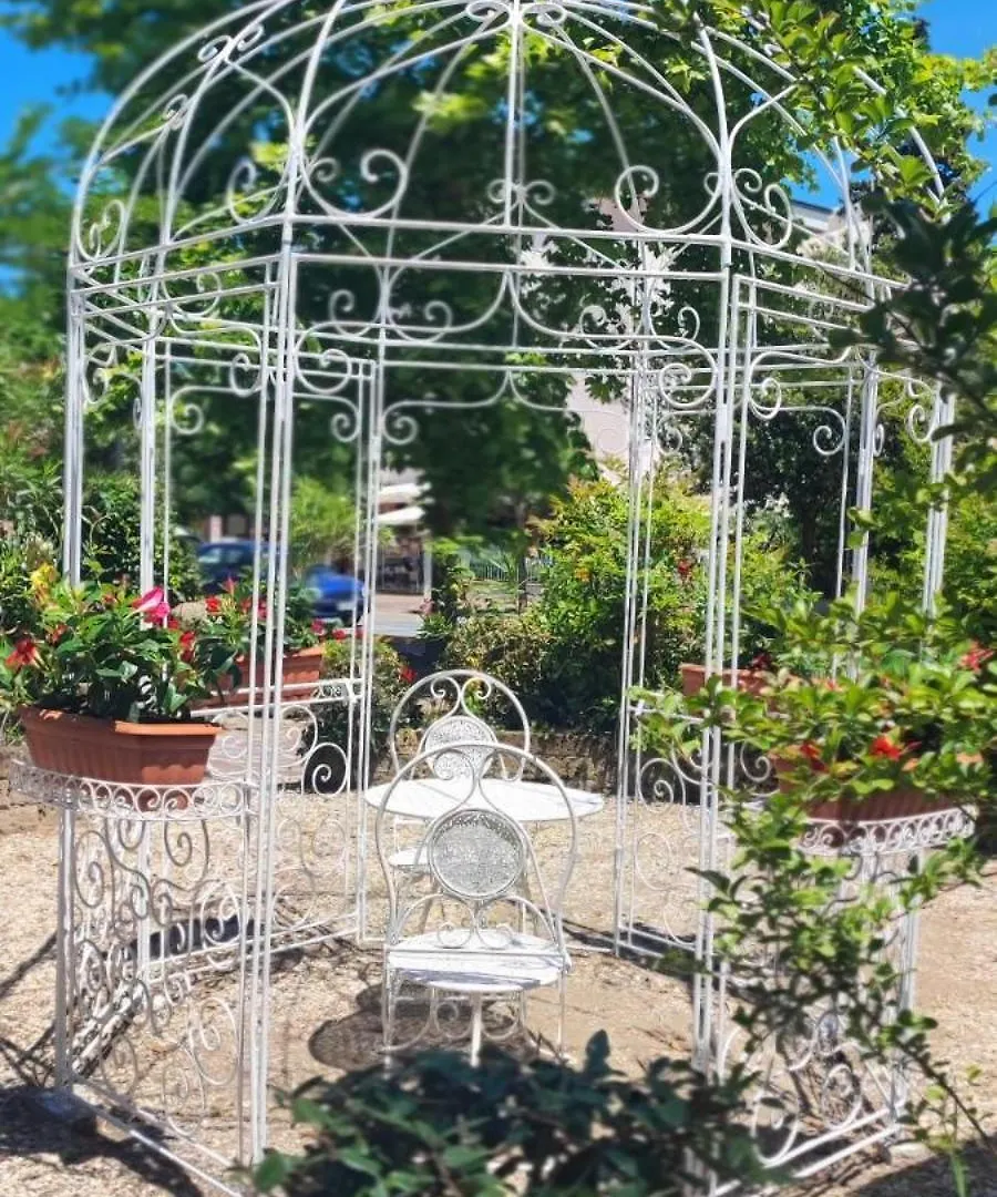 B&B Promenade Hotel Simple Con Piscina Μιλάνο Μαριτίμα