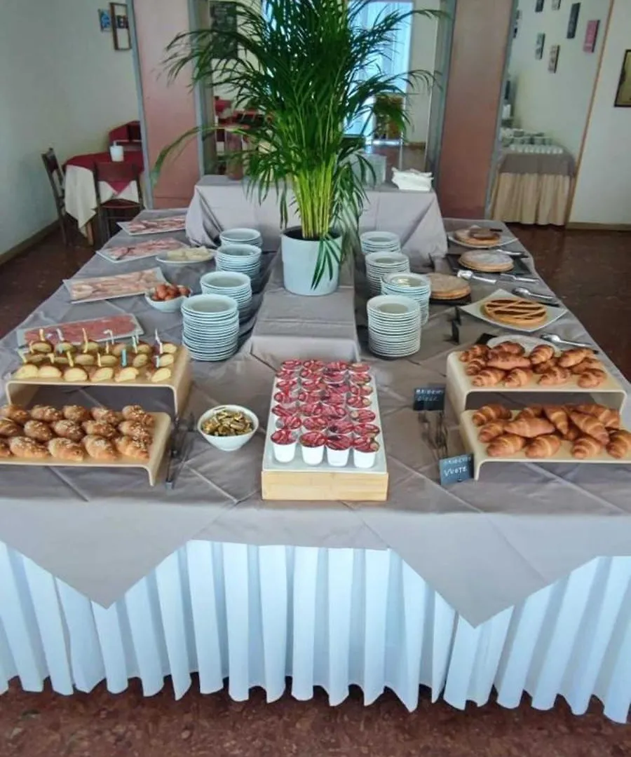 B&B Promenade Hotel Simple Con Piscina Μιλάνο Μαριτίμα Ιταλία