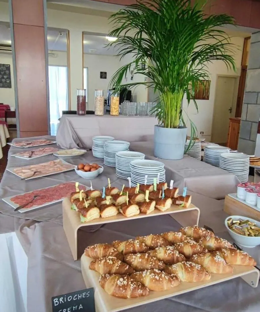 B&B Promenade Hotel Simple Con Piscina Μιλάνο Μαριτίμα