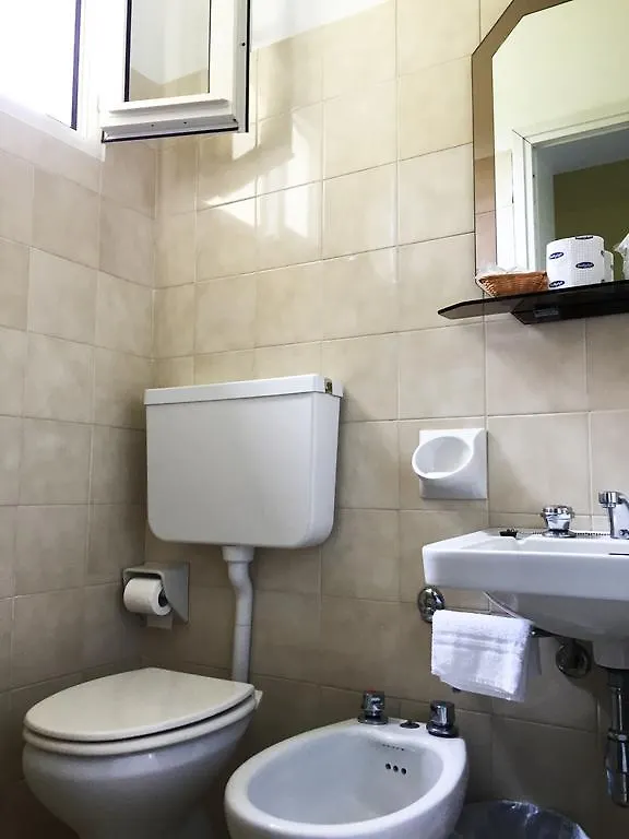B&B Promenade Hotel Simple Con Piscina Μιλάνο Μαριτίμα