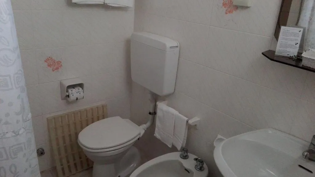 ***  B&B Promenade Hotel Simple Con Piscina Μιλάνο Μαριτίμα Ιταλία